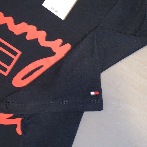 Tommy Hilfiger / Black With Red Logo T-Shirt - Picture 4 of 5